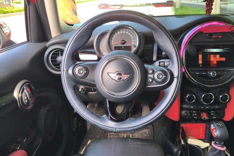 Used MINI 2016 1.5T COOPER Pioneer Edition Five-Door Model Steering Wheel