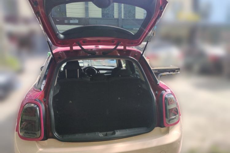 Used MINI 2016 1.5T COOPER Five-Door Edition Trunk