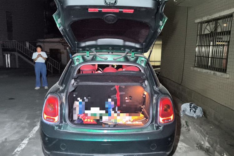Used MINI 2016 1.5T COOPER Five-Door Edition Trunk