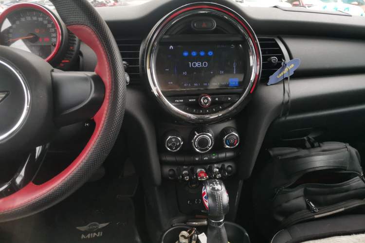Used MINI 2016 1.2T ONE Five-Door Edition Audio And AC Panel