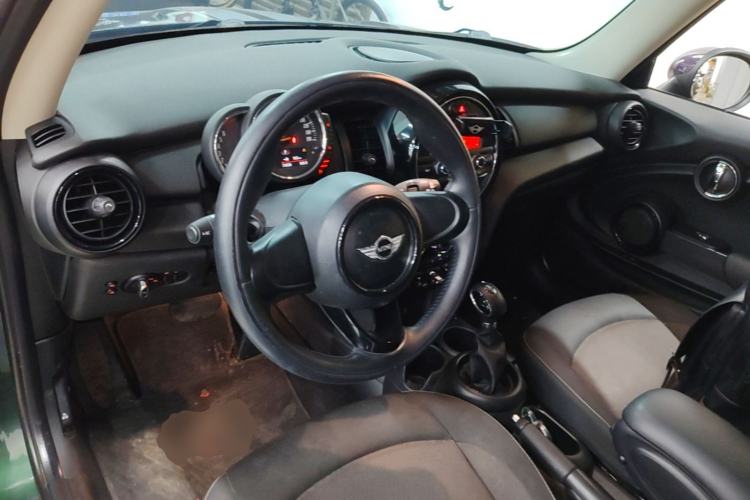 Used MINI 2016 1.2T ONE Center Console