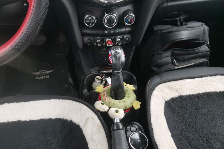 Used MINI 2016 1.2T ONE Five-Door Edition Gear Lever