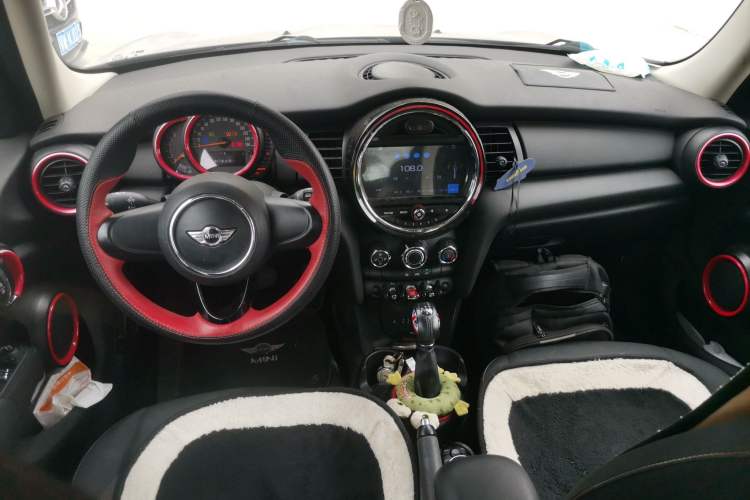 Used MINI 2016 1.2T ONE Five-Door Edition Interior 2