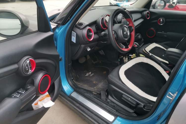 Used MINI 2016 1.2T ONE Five-Door Edition Interior 3