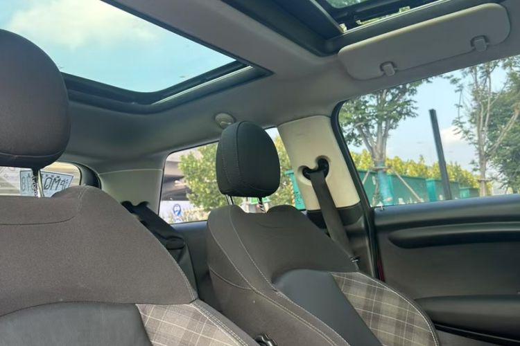 Used MINI 2016 1.5T COOPER Avant-Garde Interior 3