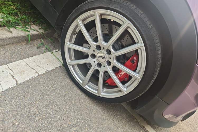 Used MINI 2016 1.2T ONE Pioneer Edition Right Front Wheel Hub