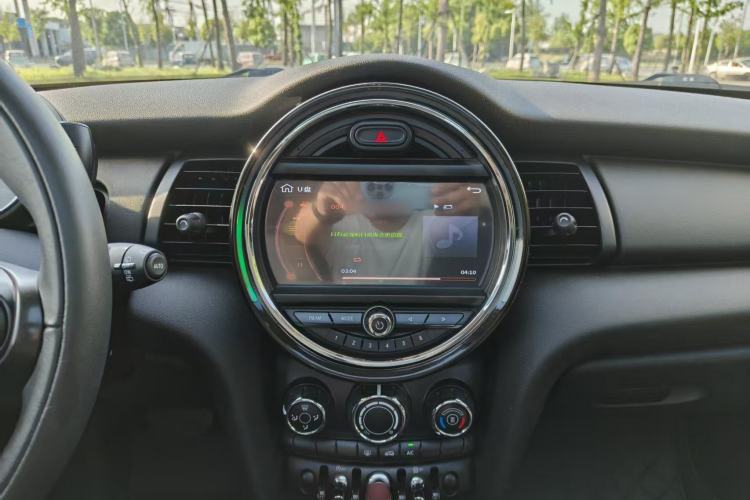 Used MINI 2016 1.2T ONE Pioneer Edition Audio And AC Panel