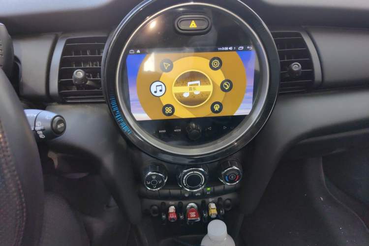 Used MINI 2016 1.2T ONE Pioneer Edition Audio And AC Panel
