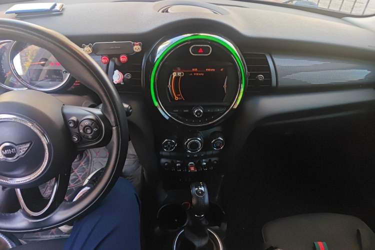 Used MINI 2016 1.5T COOPER Five-Door Edition Audio And AC Panel