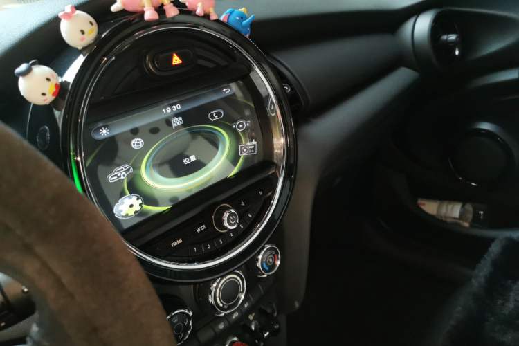Used MINI 2016 1.2T ONE Five-Door Edition Audio And AC Panel