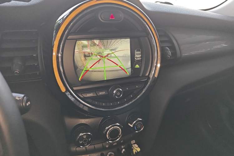 Used MINI 2016 1.5T COOPER Five-Door Edition Audio And AC Panel