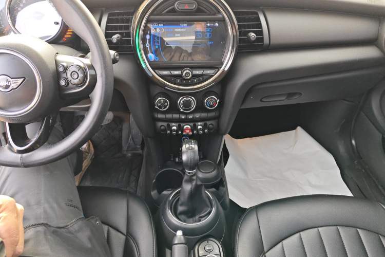 Used MINI 2016 1.2T ONE Pioneer Edition Audio And AC Panel