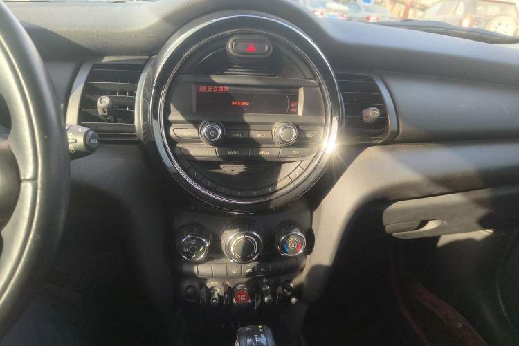 Used MINI 2016 1.2T ONE Pioneer Edition Five-Door Version Audio And AC Panel