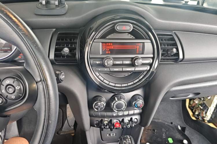 Used MINI 2016 1.2T ONE Pioneer Edition Five-Door Version Audio And AC Panel