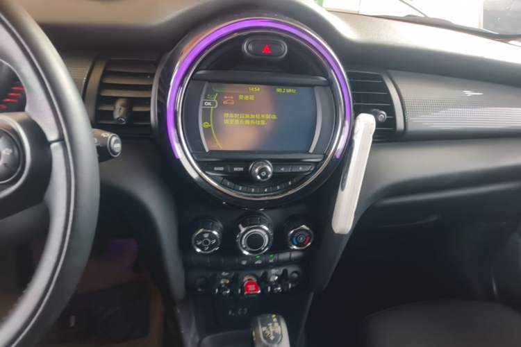 Used MINI 2016 1.5T COOPER Five-Door Edition Audio And AC Panel