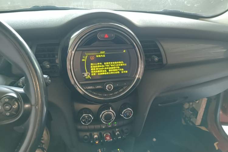 Used MINI 2016 1.5T COOPER Five-Door Edition Audio And AC Panel