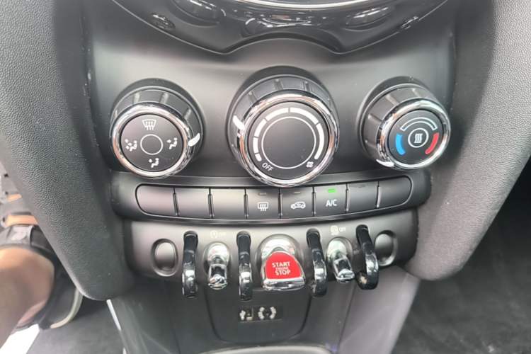 Used MINI 2016 1.5T COOPER Five-Door Edition Audio And AC Panel