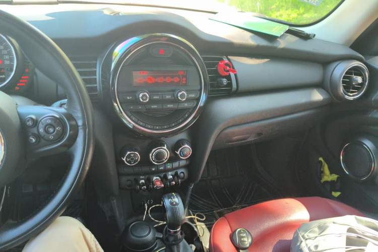 Used MINI 2016 1.2T ONE Pioneer Edition Five-Door Version Audio And AC Panel