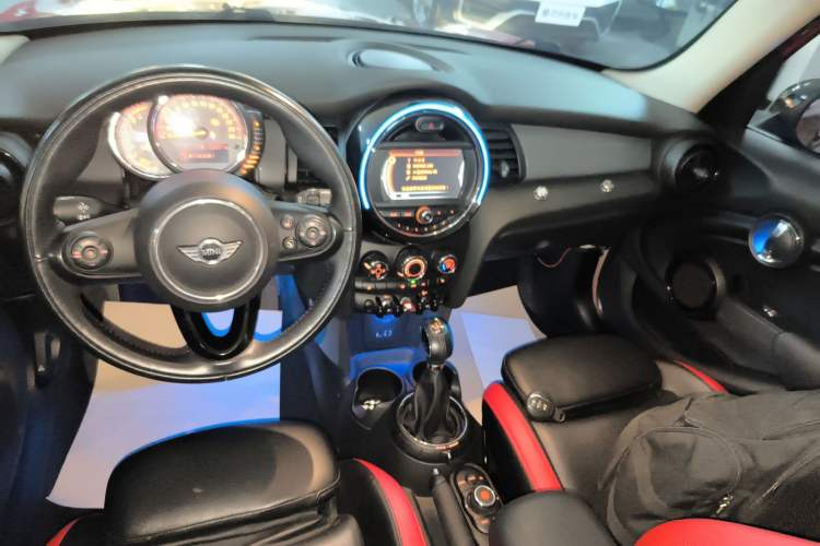Used MINI 2016 1.5T COOPER Five-Door Edition Audio And AC Panel