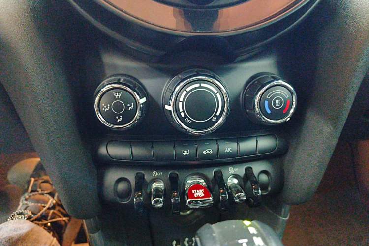 Used MINI 2016 1.2T ONE Pioneer Edition Audio And AC Panel