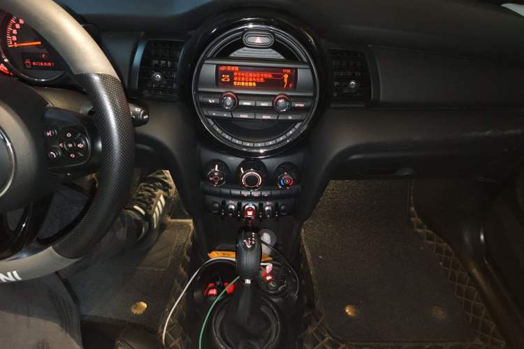 Used MINI 2016 1.2T ONE Pioneer Edition Audio And AC Panel