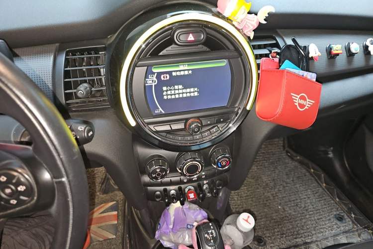 Used MINI 2016 1.5T COOPER Five-Door Edition Audio And AC Panel