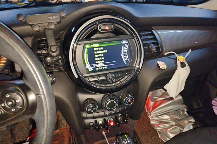 Used MINI 2016 1.5T COOPER Five-Door Edition Audio And AC Panel