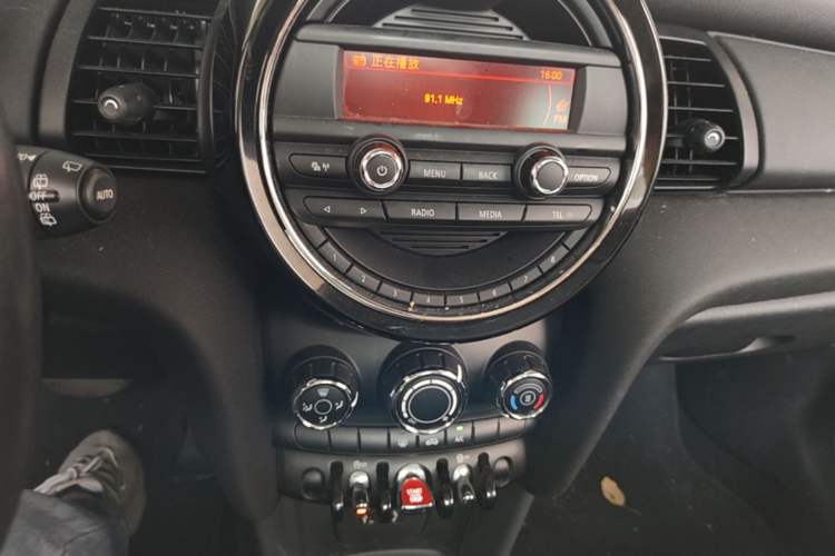 Used MINI 2016 1.2T ONE Pioneer Edition Audio And AC Panel