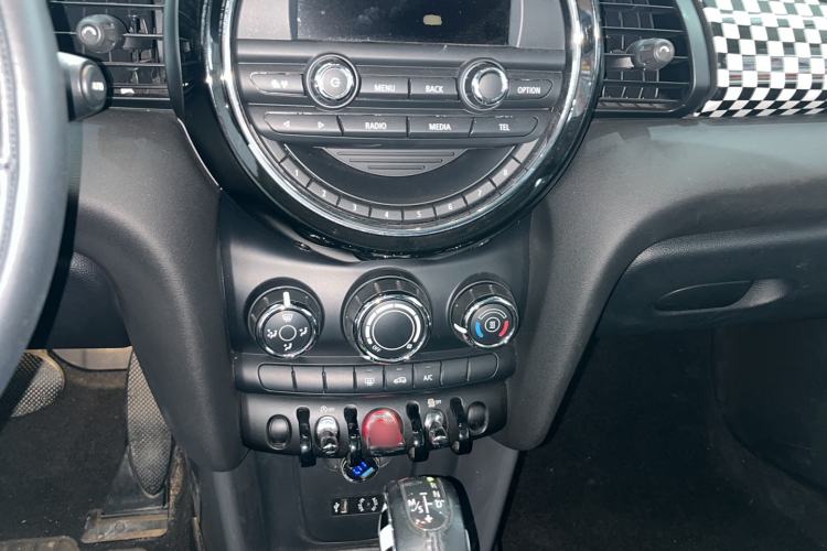 Used MINI 2016 1.2T ONE Pioneer Edition Audio And AC Panel