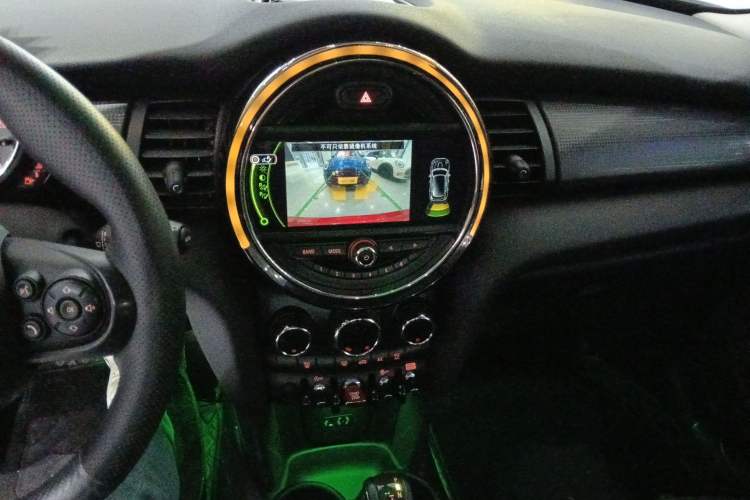 Used MINI 2016 1.5T COOPER Pioneer Edition Five-Door Model Audio And AC Panel