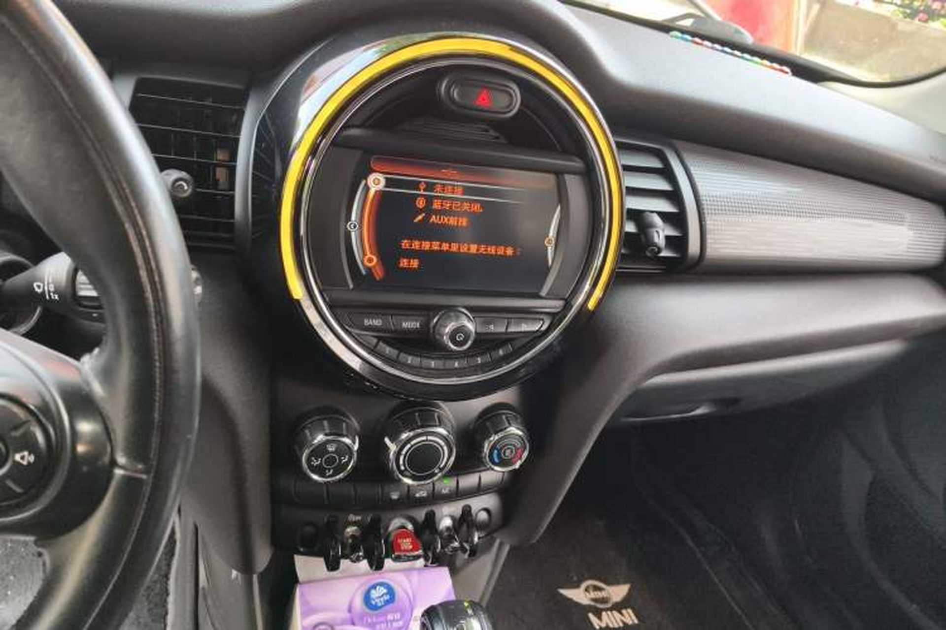 Used MINI 2016 1.5T COOPER Five-Door Edition Audio And AC Panel