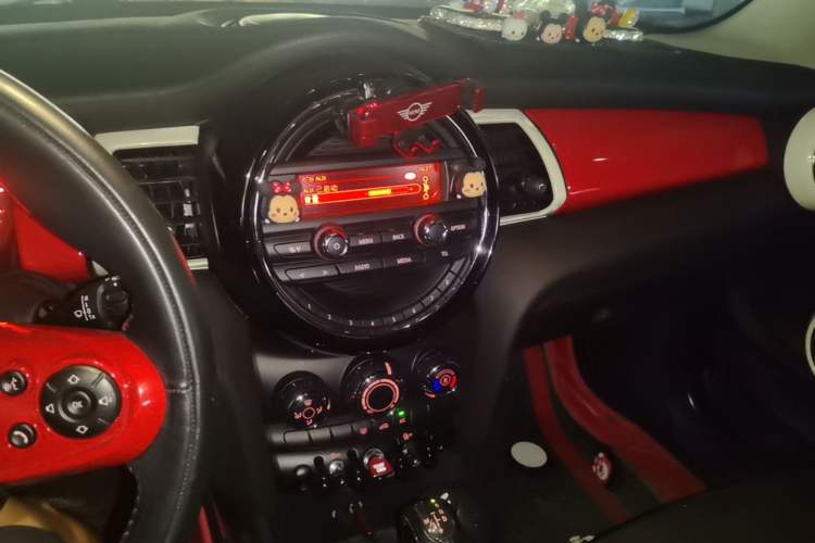 Used MINI 2016 1.2T ONE Pioneer Edition Audio And AC Panel