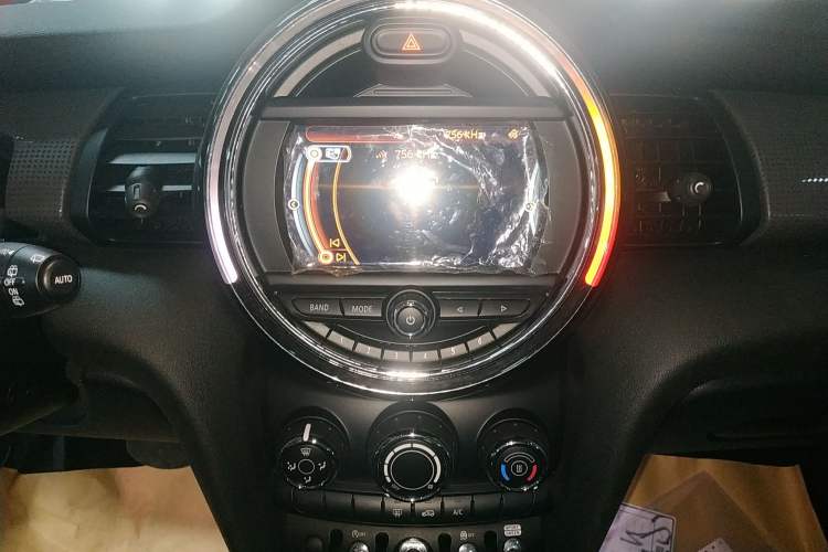 Used MINI 2016 1.5T COOPER Five-Door Edition Audio And AC Panel