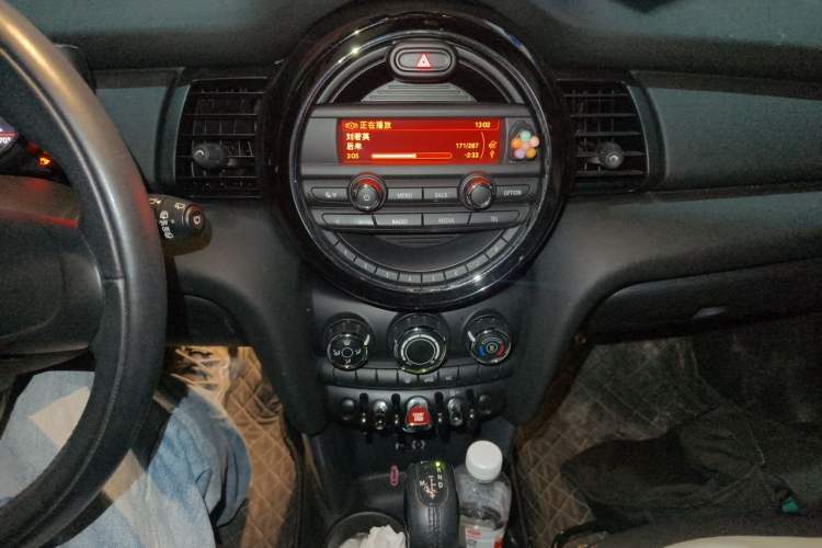 Used MINI 2016 1.2T ONE Five-Door Edition Audio And AC Panel