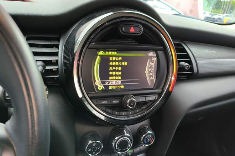 Used MINI 2016 1.5T COOPER Five-Door Edition Audio And AC Panel