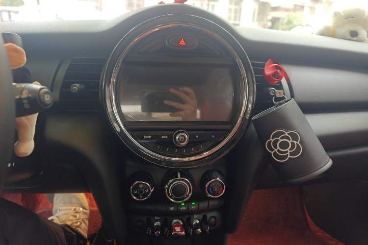 Used MINI 2016 1.2T ONE Five-Door Edition Audio And AC Panel