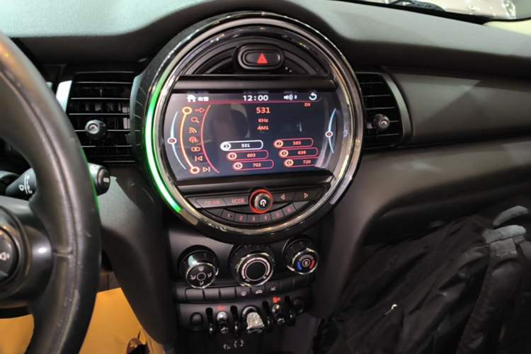 Used MINI 2016 1.2T ONE Pioneer Edition Audio And AC Panel