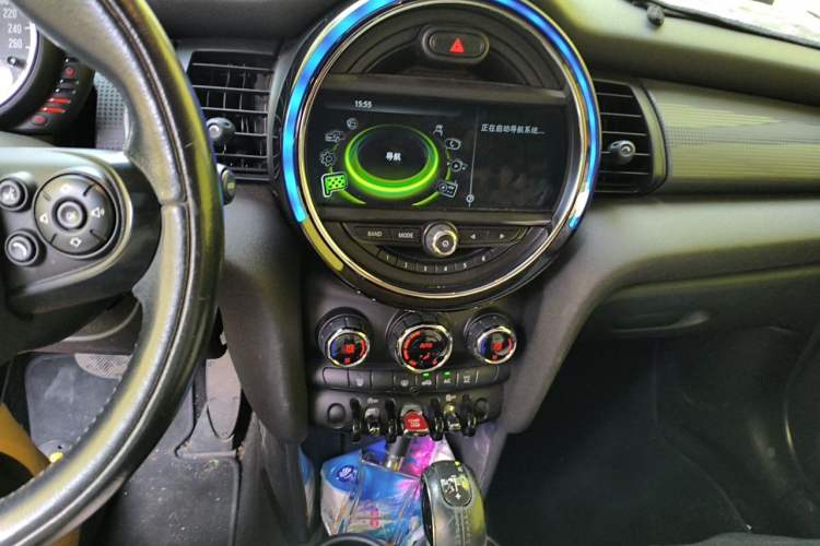 Used MINI 2016 1.5T COOPER Pioneer Edition Five-Door Model Audio And AC Panel