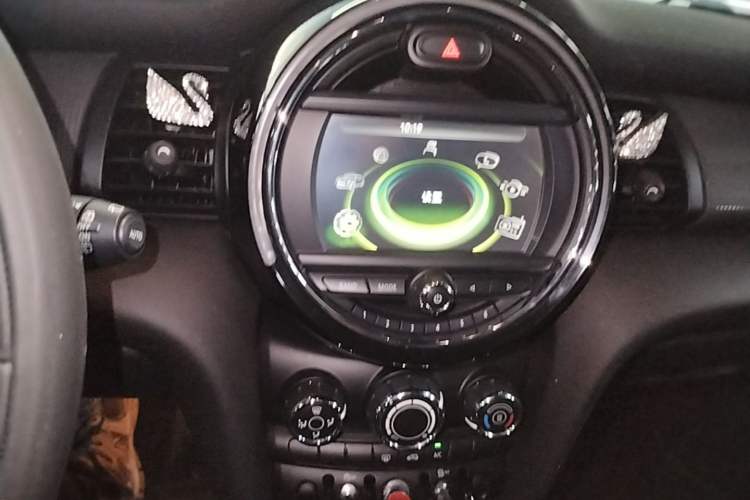 Used MINI 2016 1.5T COOPER Five-Door Edition Audio And AC Panel