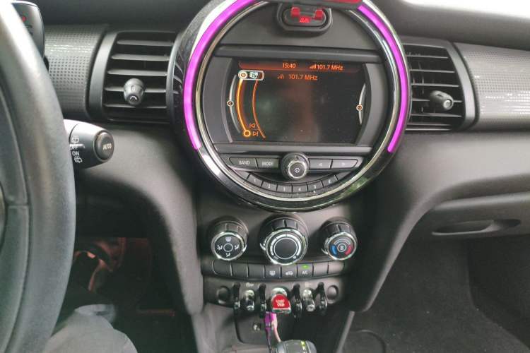 Used MINI 2016 1.5T COOPER Five-Door Edition Audio And AC Panel