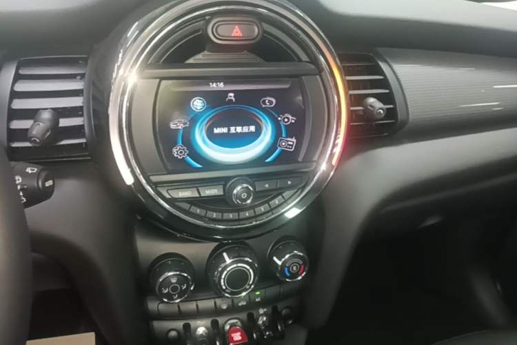 Used MINI 2016 1.5T COOPER Five-Door Edition Audio And AC Panel