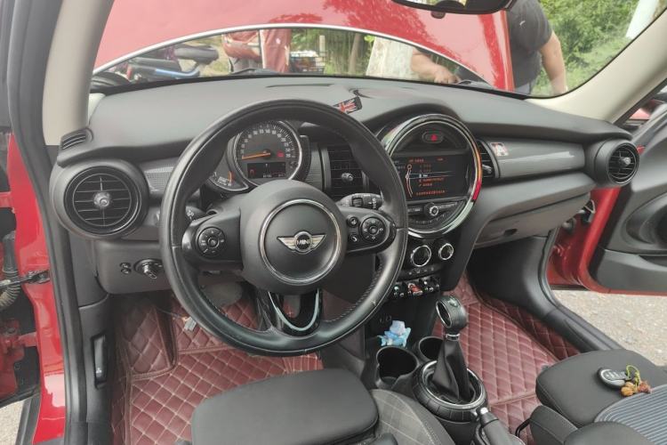 Used MINI 2016 1.5T COOPER Avant-Garde Center Console