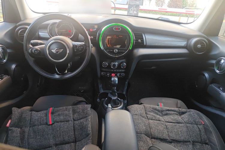 Used MINI 2016 1.5T COOPER Five-Door Edition Center Console