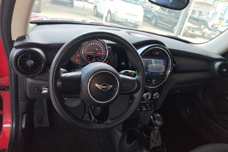 Used MINI 2016 1.2T ONE Center Console