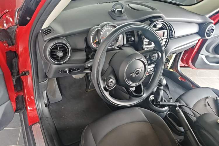 Used MINI 2016 1.2T ONE Pioneer Edition Five-Door Version Center Console