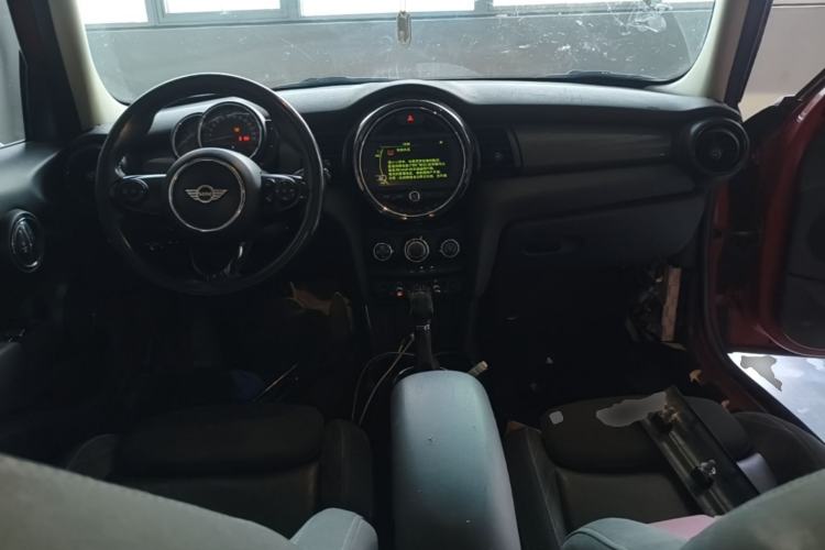 Used MINI 2016 1.5T COOPER Five-Door Edition Center Console