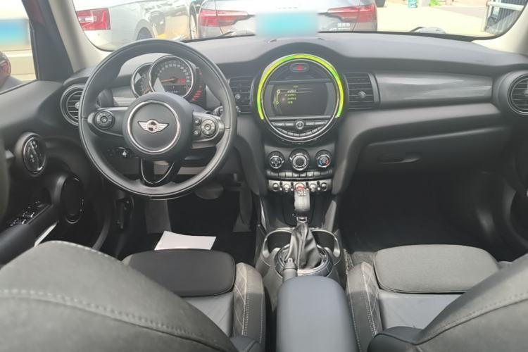 Used MINI 2016 1.5T COOPER Five-Door Edition Center Console