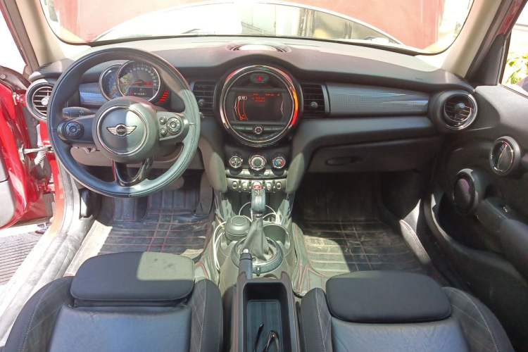 Used MINI 2016 1.5T COOPER Five-Door Edition Center Console