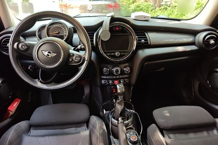 Used MINI 2016 1.5T COOPER Five-Door Edition Center Console