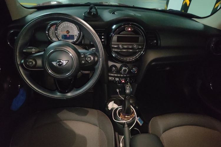 Used MINI 2016 1.2T ONE Pioneer Edition Five-Door Version Center Console